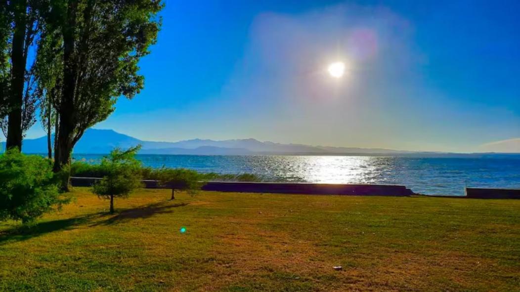Lido Galeazzi Giant Pool Apartment Sirmione Luaran gambar